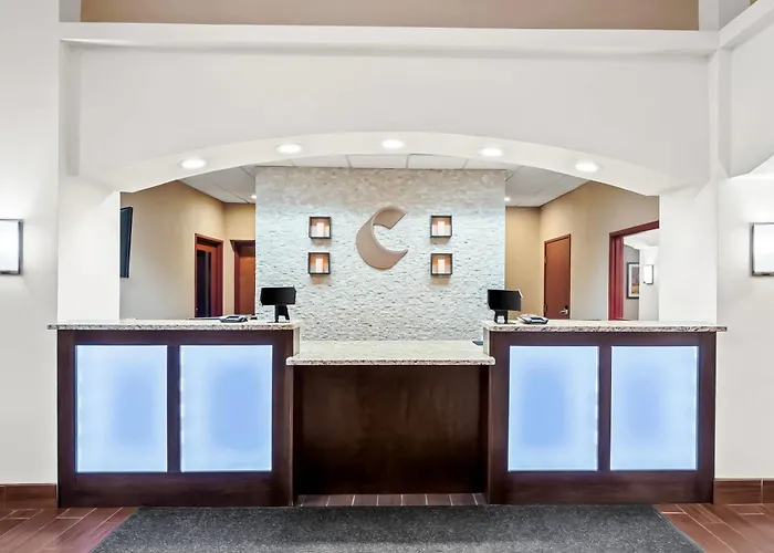 Comfort Inn & Suites Allen Park - Dearborn