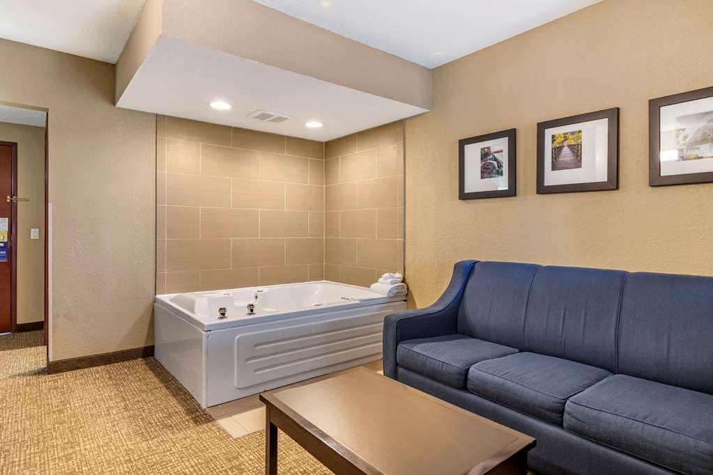Comfort & - Dearborn 3*