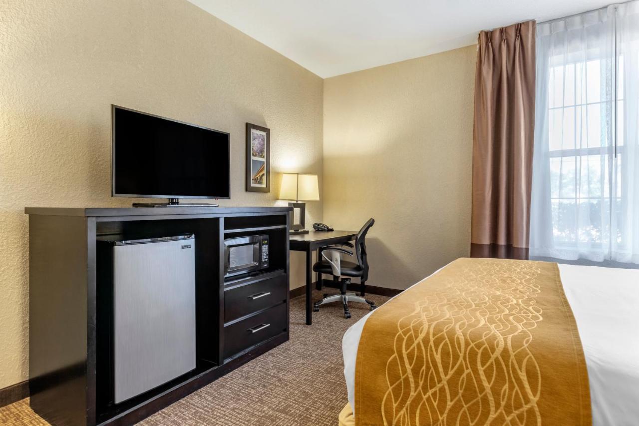 Hotel Comfort & - Dearborn
