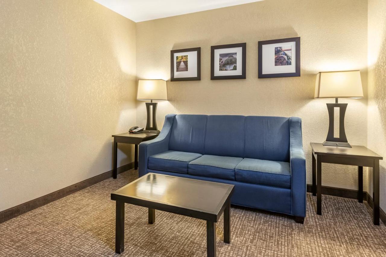 Hotel Comfort & - Dearborn