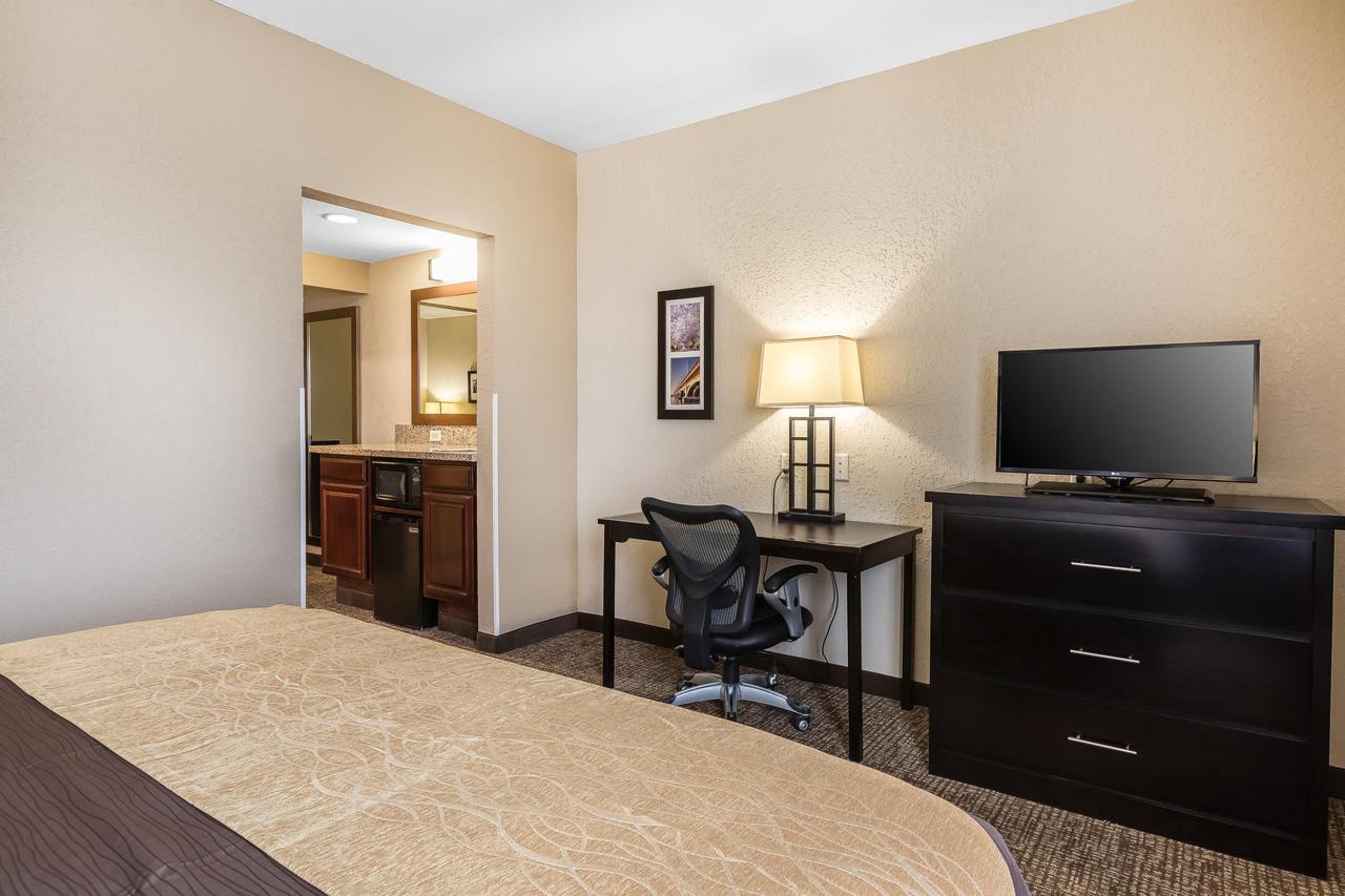Comfort & - Dearborn Hotel Allen Park