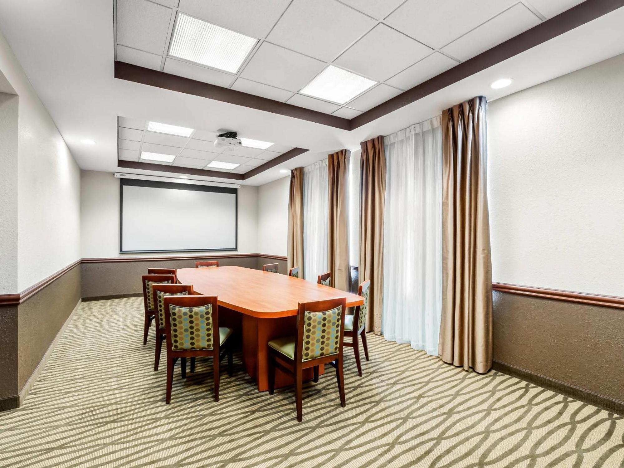 Hotel Comfort & - Dearborn