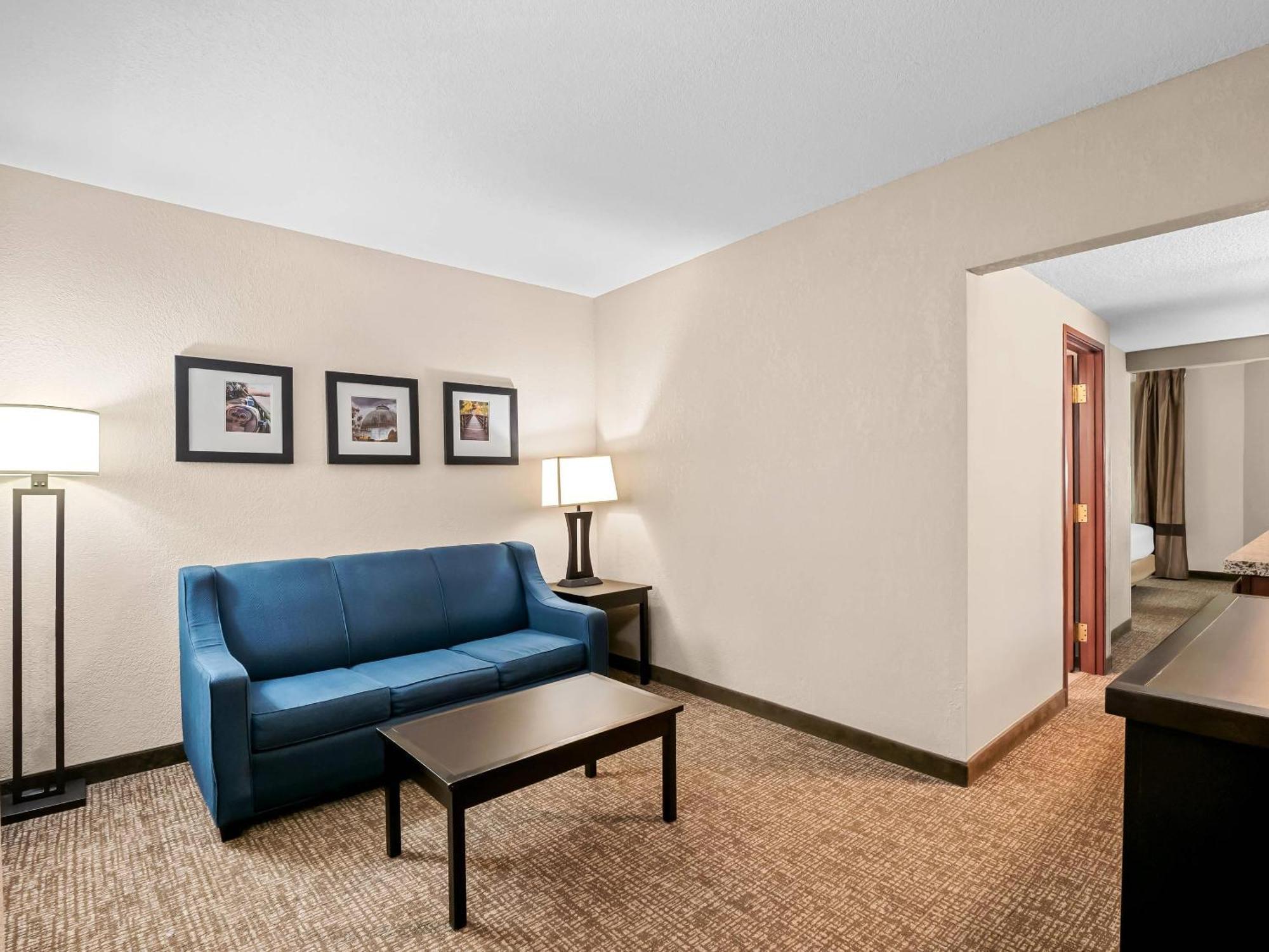 Comfort & - Dearborn Hotel Allen Park