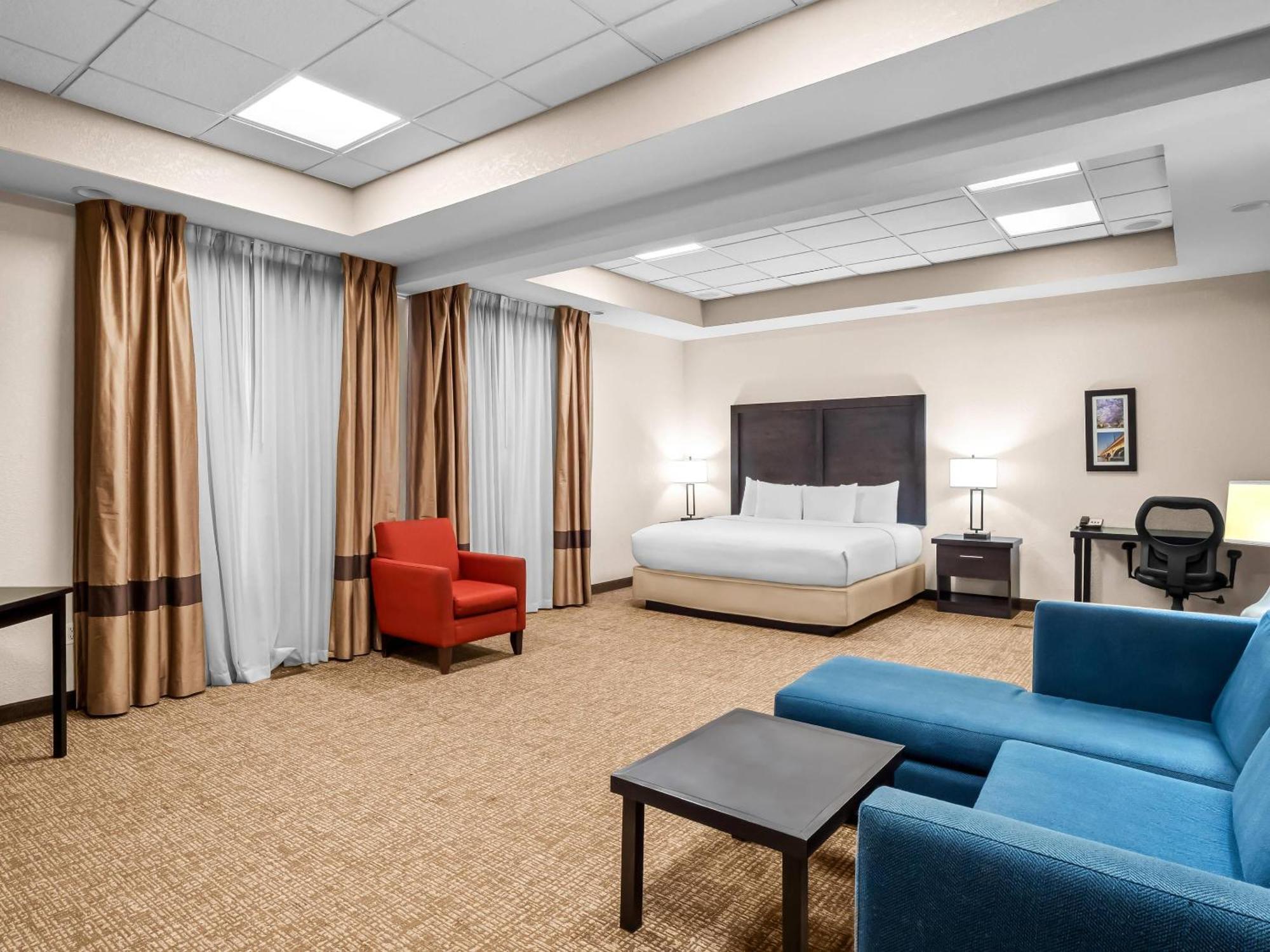 Comfort & - Dearborn 3*