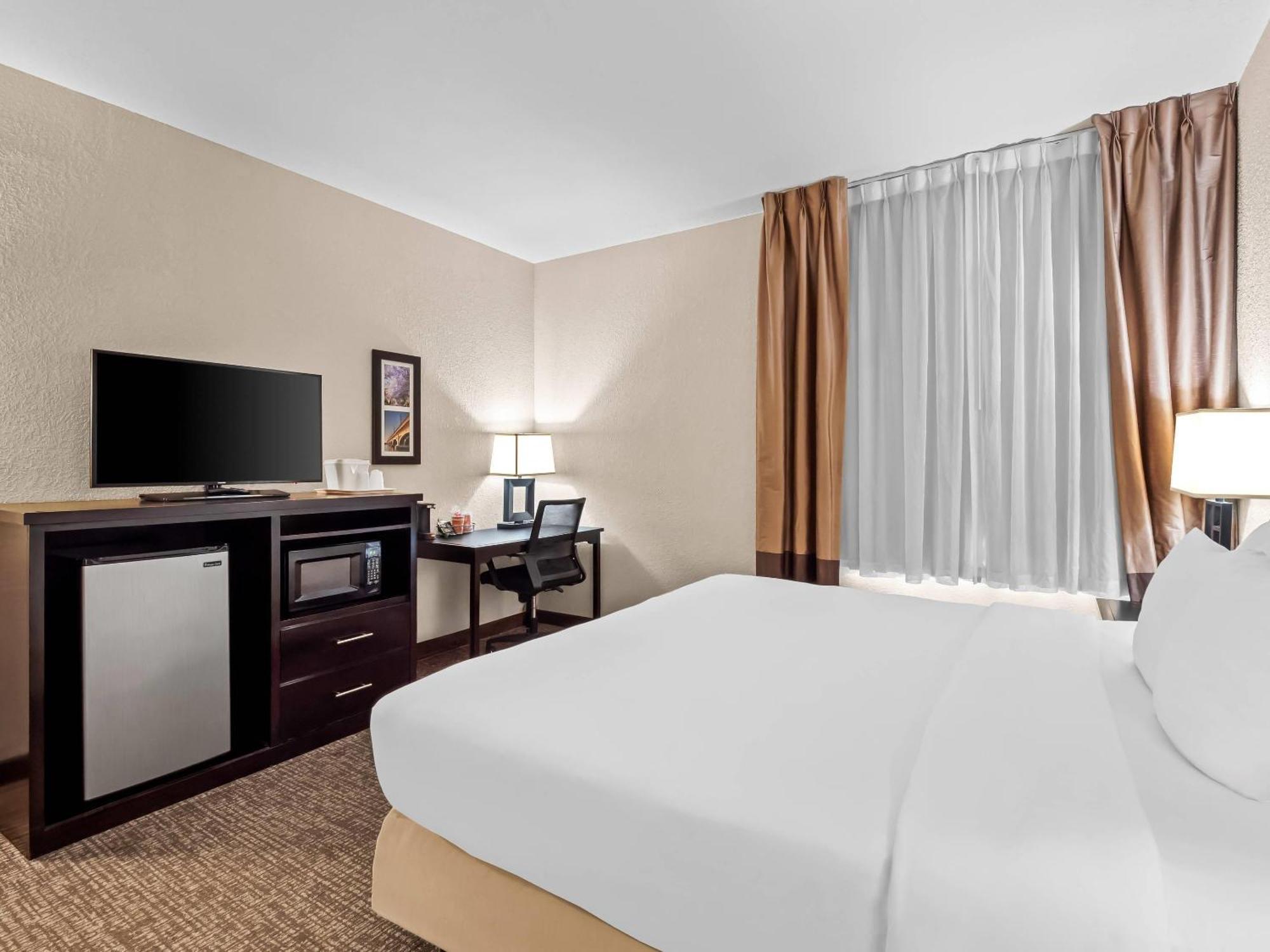 Comfort & - Dearborn 3* Allen Park