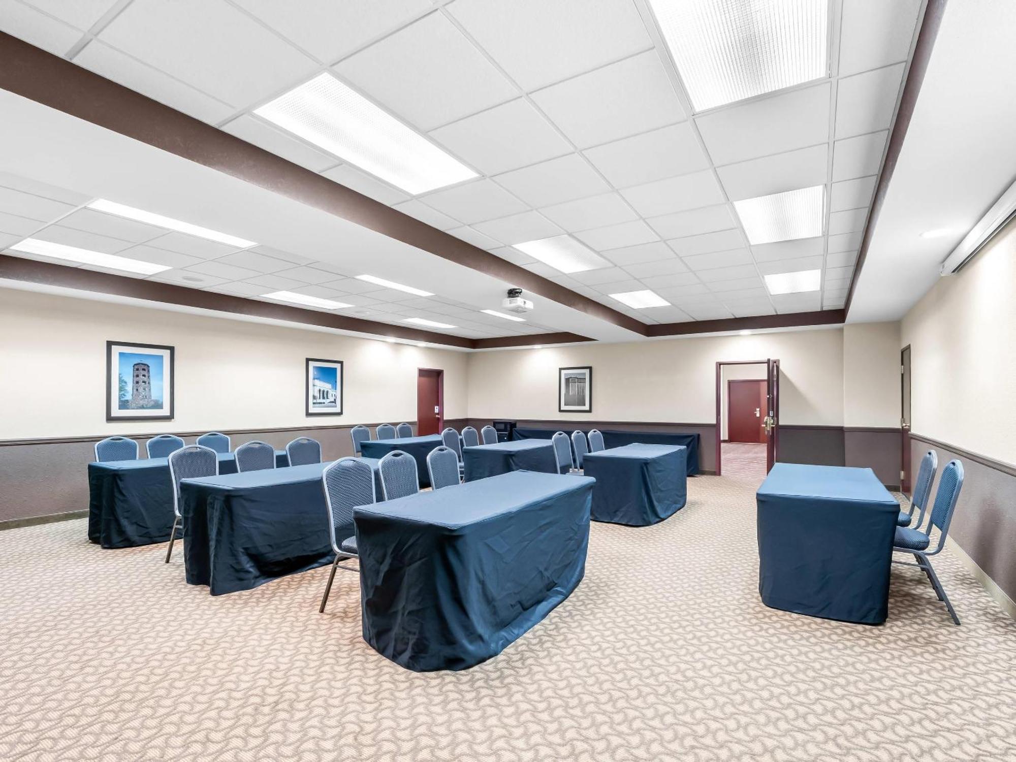 Comfort & - Dearborn Hotel Allen Park