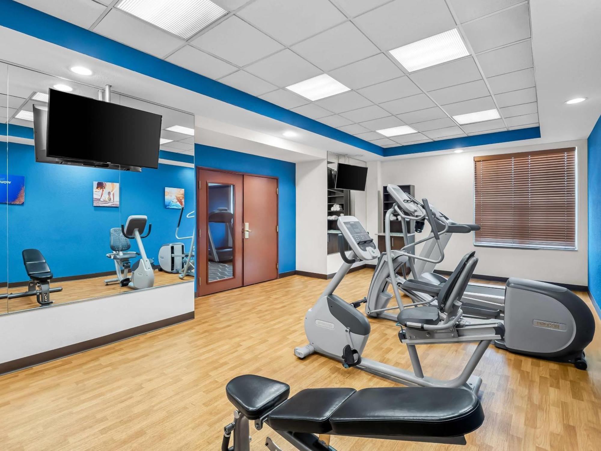 Comfort & - Dearborn Hotel