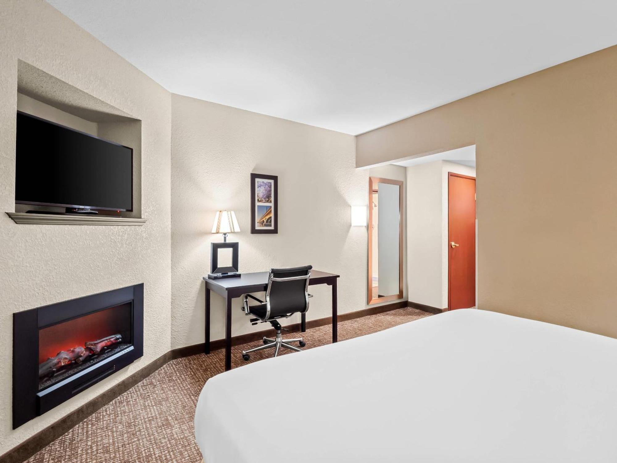 Hotel Comfort & - Dearborn