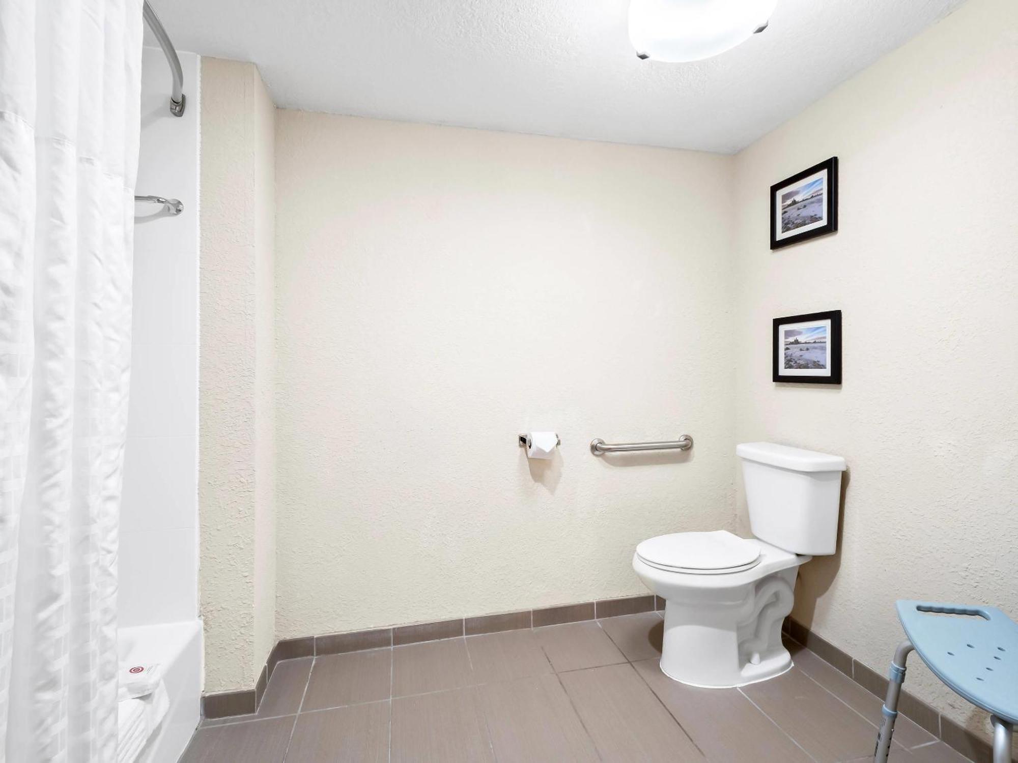 Comfort & - Dearborn Hotel Allen Park