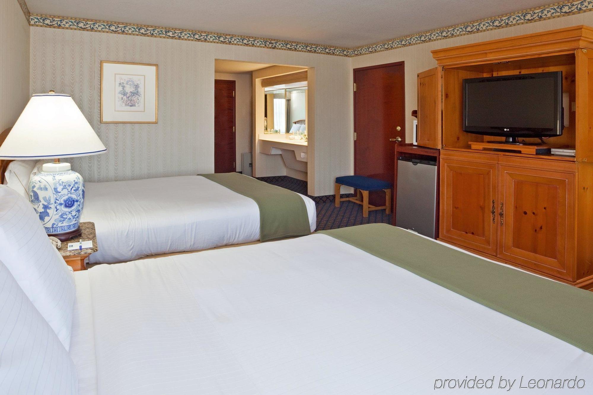 Comfort & - Dearborn 3*