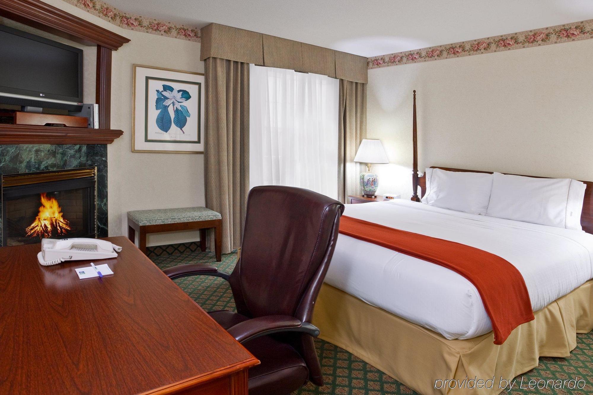 Comfort & - Dearborn 3*