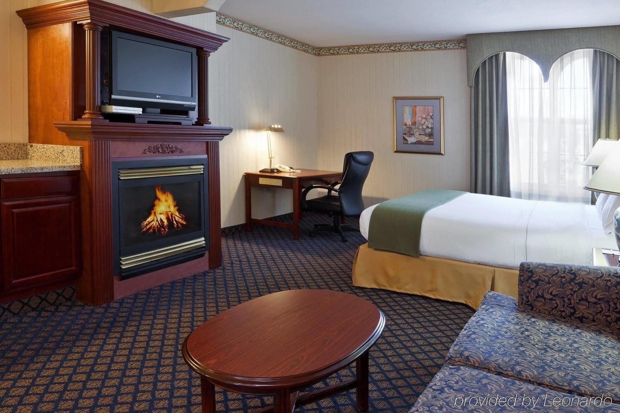 Comfort & - Dearborn 3*